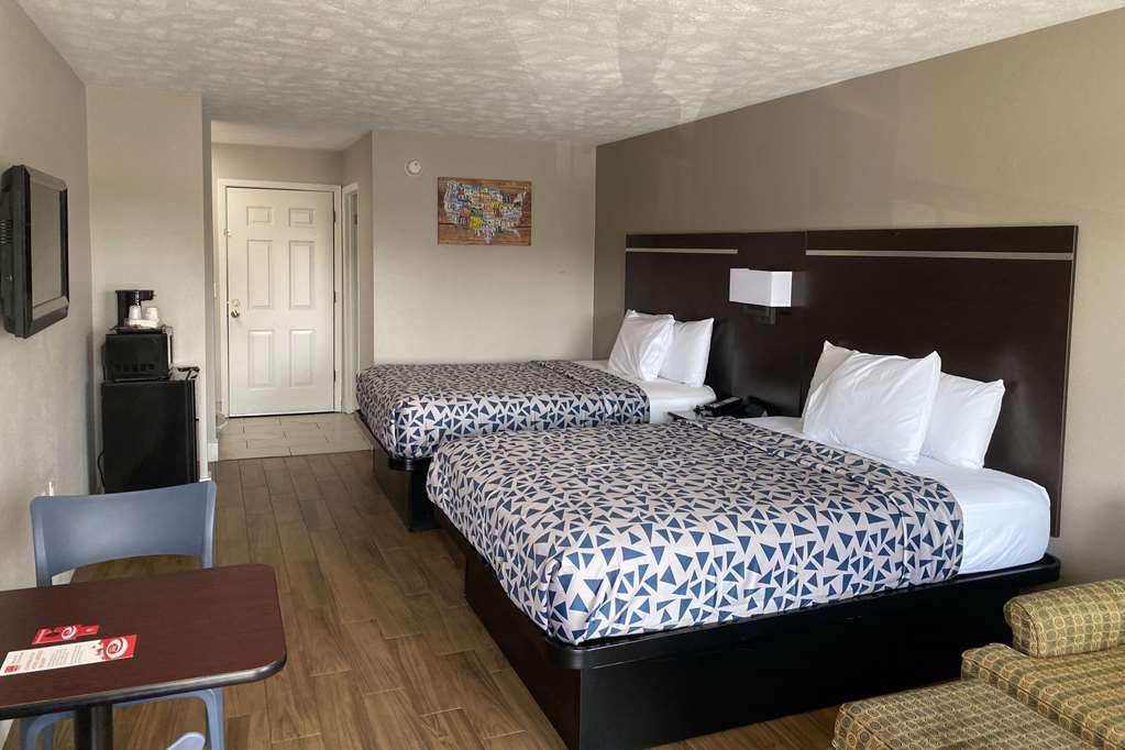 Econo Lodge Sevierville-Pigeon Forge On The River Room photo