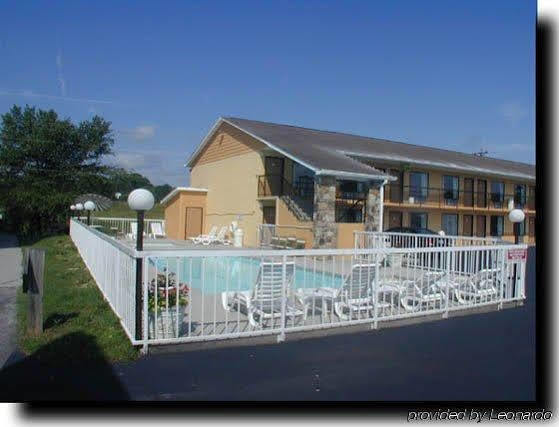 Econo Lodge Sevierville-Pigeon Forge On The River Exterior photo